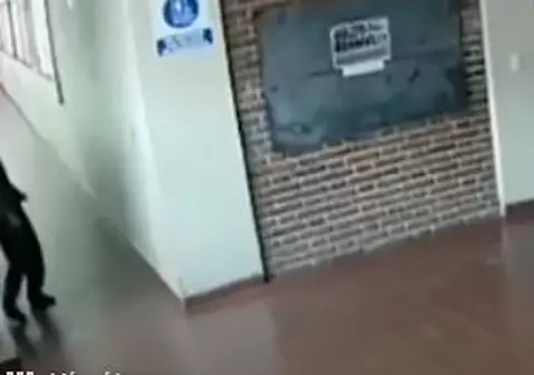 Răzbunarea unui tată vitreg. L-a luat la bătaie pe profesorul care i-a abuzat fiica | FOTO & VIDEO