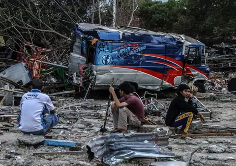 Miracol la o săptămână de la tragedie! 31 de copii, găsiți în viață sub dărâmături, în Indonezia