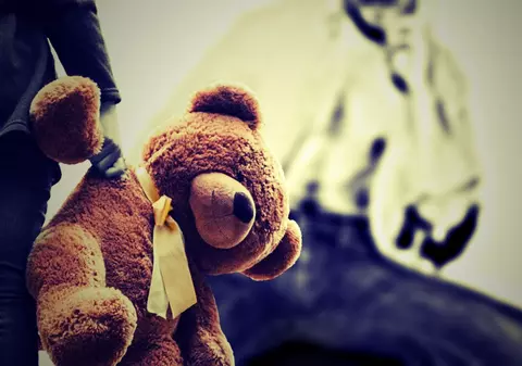 Un individ de 69 de ani a violat o fată de 14 ani, în Vaslui. Este revoltător cum a păcălit-o