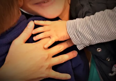 VIDEOREPORTAJ/ Bătăile Cristinei. ”Bagă atâta frică în tine încât n-ai curaj nici să deschizi gura...și stai și înduri”. Fața ignorată a ”familiei tipic românești”