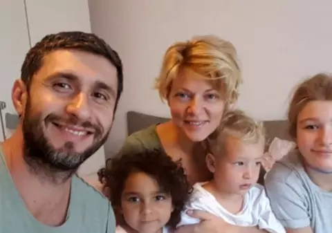 Dana Nălbaru, educație sexuală pentru fiul de trei ani. “La fel am făcut și cu Sofia”