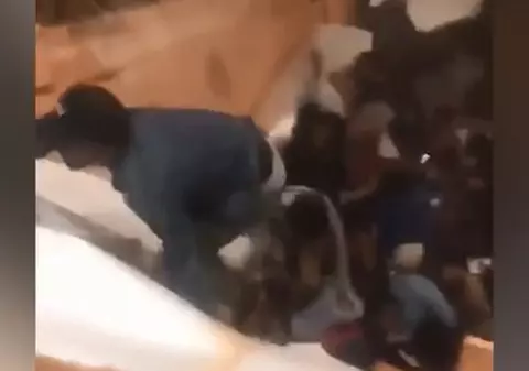 VIDEO | Momentul înfiorător în care un ring de dans s-a prăbușit într-un club. Zeci de oameni au fost răniți