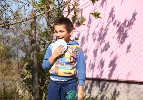 REPORTAJ: Manuel și Fetița, din nou împreună. Cățelușa l-a vegheat o noapte întreagă în aventura vieții lui/ FOTO