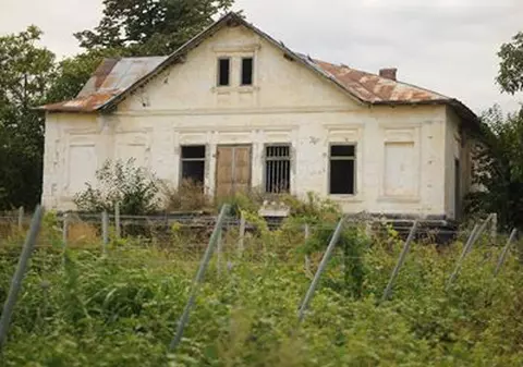 FOTO/ Una din clădirile-simbol ale României stă să se prăbușească! Cum vor autoritățile să salveze conacul în care a trăit Duiliu Zamfirescu