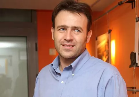 Reacții la „cazul Sorokin”. Costi Rogozanu: „O mare organizaţie de advertising, IAA, aduce un homofob la conferința ei!”. Mari firme precum Coca-Cola și Google sunt îngrijorate