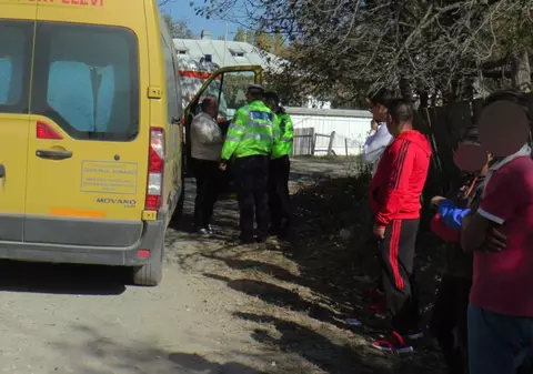 Fetiță de trei ani, ucisă de microbuzul școlar plin cu elevi, în Iași. Detalii șocante: A fost călcată cu roata pe cap