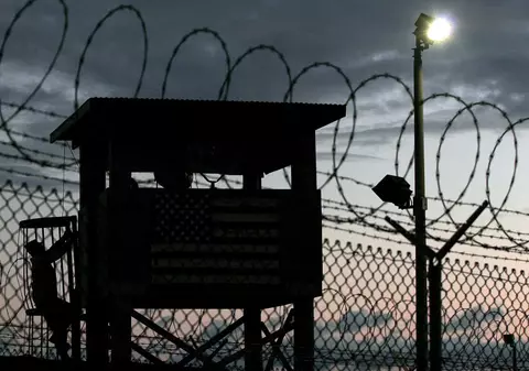 Închisoarea controversată Guantanamo Bay rămâne deschisă pentru încă 25 de ani