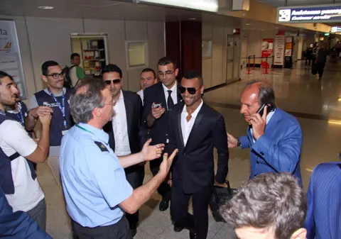 Aventurile amoroase ale fotbalistului Ashley Cole. Un fost coleg de echipă l-a dat de gol