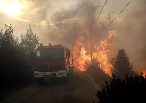 10 imigranţi au ars de vii în Grecia, după un grav accident rutier. Cine e singurul supraviețuitor