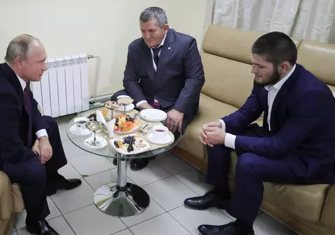 Preşedintele Vladimir Putin l-a felicitat joi pe luptătorul rus Habib Nurmagomedov pentru titlul UFC