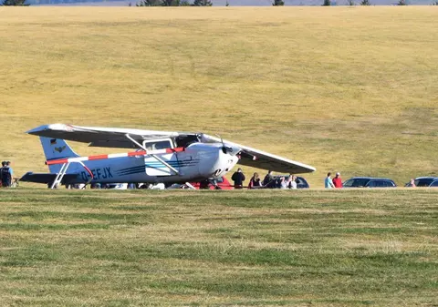Un avion Cessna s-a prăbuşit peste un grup de oameni, în Germania. Doi adulţi şi un copil au murit