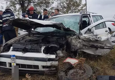 Doi călugări au fost încarcerați în urma unui teribil accident. E minune că au scăpat cu viață