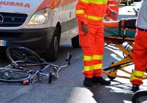 Un român de 28 de ani a murit în Italia, după ce a fost lovit de mașină în timp ce era pe bicicletă