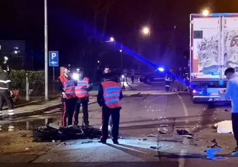 Un șofer român, acuzat de ucidere, după ce izbit cu tirul un motociclist, în Italia