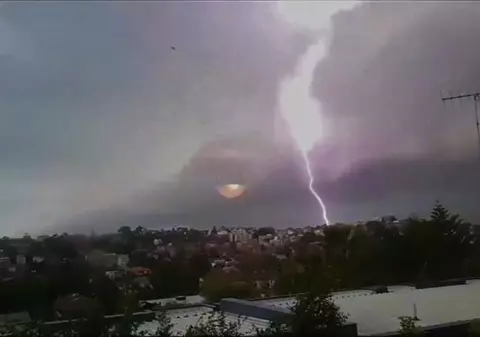Furtună gigantică, cu 300.000 de fulgere, în Australia
