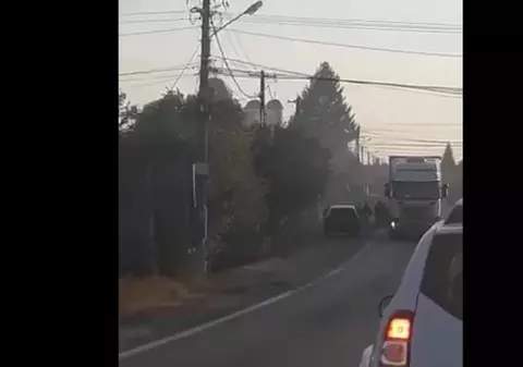 VIDEO/ Un şofer de TIR a fost bătut cu biciul pe marginea şoselei, în Dâmboviţa