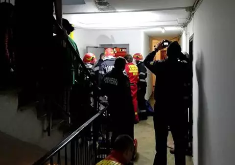 Incident teribil într-un bloc din cartierul Rahova. Un tânăr s-a prăbușit cu liftul în gol