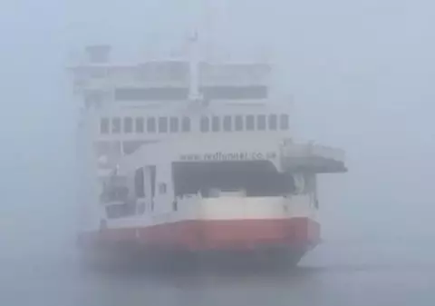 Alertă pe Insula Wight din Marea Britanie după ce un feribot a lovit două iahturi