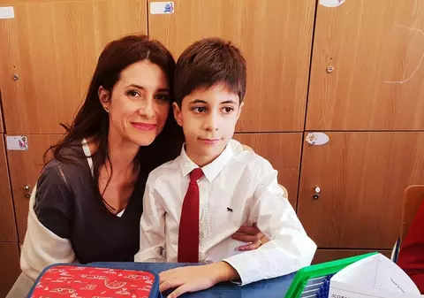 Ce fel de şcolar este fiul Iulianei Tudor.  «La început își uita acasă cărțile!»