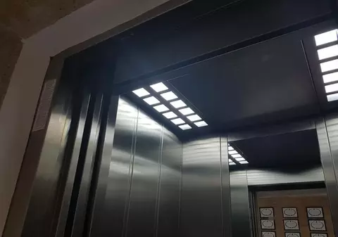 Liftul care s-a prăbușit în gol cu 16 gravide, la Ploiești, costă 10.000 de euro pe lună