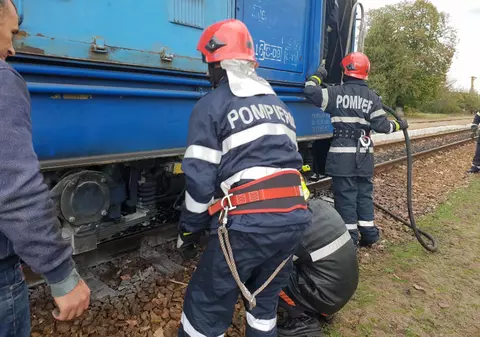 UPDATE / Bărbatul lovit de tren în județul Dâmbovița a murit la spital. Suferise răni grave, în urma impactului