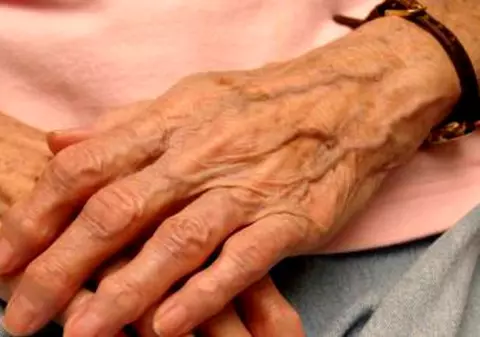 O pensionară de 100 de ani a fost violată de un bărbat de cinci ori mai tânăr decât ea. Cum s-a scuzat agresorul în fața polițiștilor