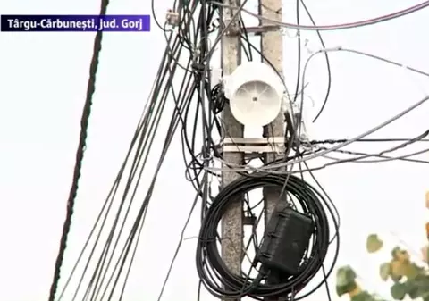 Localitatea unde se aud pe stradă deciziile Primăriei. Oamenii vor însă să-l asculte pe Guță la difuzoare