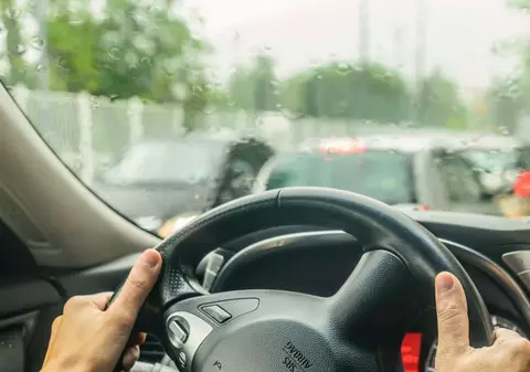 Un bărbat din Timișoara a uitat geamul deschis la mașină și a plecat la farmacie. A avut o surpriză uriașă când s-a întors. Ce se întâmplase în absența sa