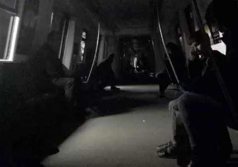 Un metrou a stat blocat minute în șir în apropiere de stația Dristor. Pasagerii au rămas în întuneric