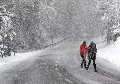 Alertă meteo cu efect imediat. 11 judeţe lovite de viscol până la ora 23.00