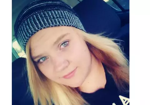 O adolescentă din Statele Unite a fost ajutată de un prieten să se spânzure. Tânărul a filmat momentul sinuciderii