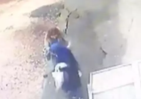 VIDEO | Momentul terifiant în care două femei sunt înghițite de pământ în Turcia