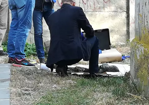 FOTO/ Descoperire macabră la Focșani. Un picior uman a fost găsit într-un canal, lângă unitățile militare