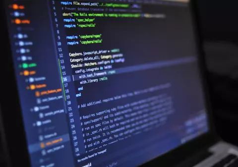 Internetul este afectat de o problemă globală în acest weekend. Ce fac americanii
