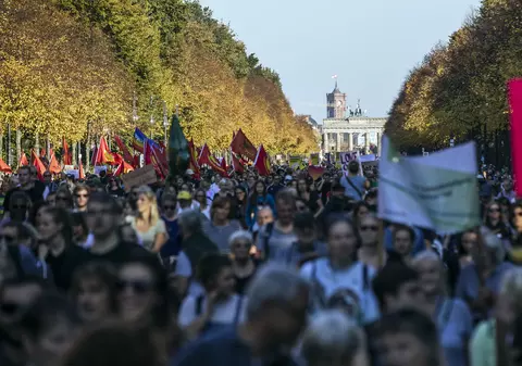 Protest de amploare la Berlin. Un sfert de milion de persoane, în stradă / FOTO&VIDEO