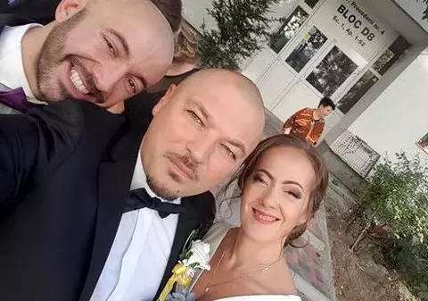 Puya a venit la vot direct de la nunta la care era naș: ”data viitoare să nu fie trei băieți în poză”