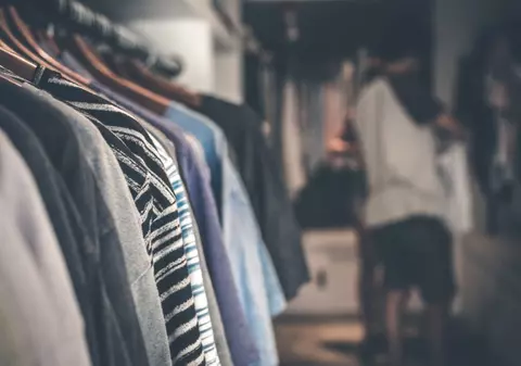 Mărfurile de contrabandă și cele contrafăcute bagă în faliment producătorii și comercianții români. Studiul care demonstrează asta