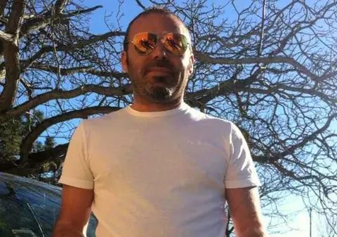 Un român de 19 ani este acuzat că a ucis cu brutalitate un italian. Victima a murit înecată cu propriul sânge