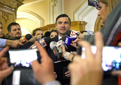 După ce a zis că „vom fi aici şi după ce moare Dragnea”, Mihai Chirică donează bani ca să scape de „neocomuniştii din viaţa publică”