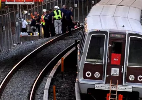 Luată la bătaie în tren pentru că a vorbit într-o limbă străină