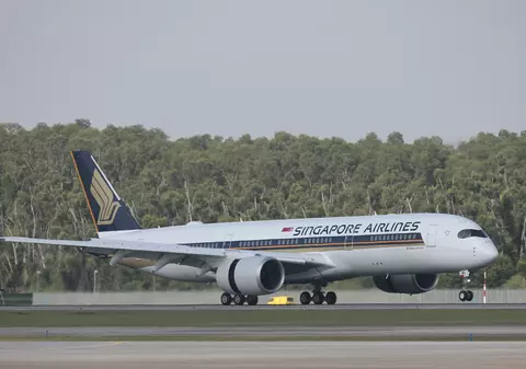 UPDATE/ Cel mai lung zbor din lume, Singapore-New York, s-a terminat! Avionul a zburat 17 ore și 25 de minute, fără oprire, și a străbătut 16.700 km