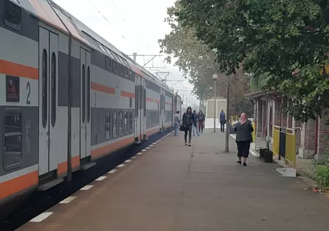 Un tren a luat foc în mers, luni dimineață, iar mai mulți pasageri s-au intoxicat cu fum. Garnitura venea de la Ploiești către București