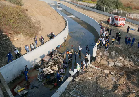 FOTO | Accident îngrozitor în Turcia. Un camion plin cu imigranți a căzut în albia unui râu: 22 oameni au murit