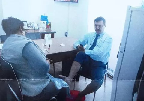 Explicația halucinantă a directorului filmat în timp ce o angajată îi face pedichiura. Ce a spus că s-a întâmplat de fapt