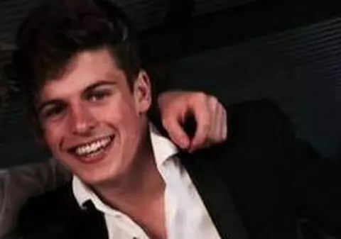 Un student a murit după ce a băut o cantitate uriașă de alcool. Imagini șocante, surprinse în ultimele sale clipe din viață / VIDEO