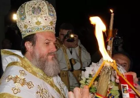 Episcopul Sloboziei şi Călăraşilor, Vincenţiu Grifoni, acuzat că nu a lăsat credincioșii să intre în altar. Le-a zis că e doliu, vorbind despre eșecul referendumului
