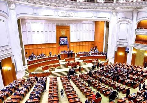 Cine sunt politicienii români care au făcut, de-a lungul timpului, gesturi obscene