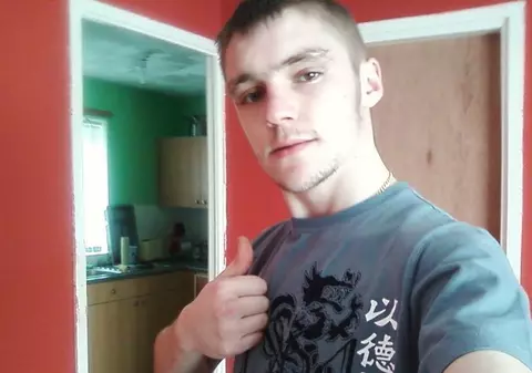 FOTO | Imaginea care îți dă fiori. Doi ucigași și-au făcut un selfie după ce au torturat până la moarte un tânăr
