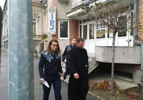 UPDATE / Tâlhar în haine preoțești cumpărate de pe net! Un bărbat a pretins că este călugăr la Mânăstirea Pătrunsa și a jefuit biserici și mănăstiri
