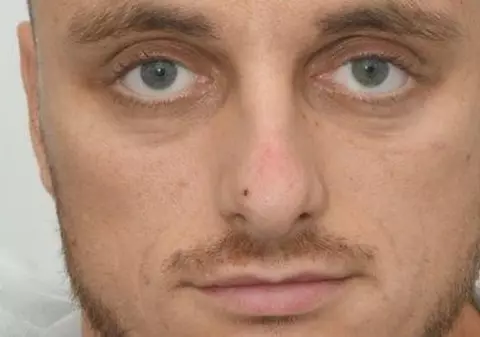 VIDEO | Un bărbat a recunoscut că și-a ucis soția și fiica de 11 ani. Le-a înjunghiat de 42 de ori